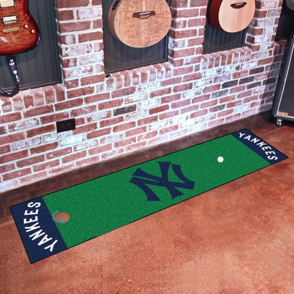 FanMats® - MLB New York Yankees Retro Golf Putting Green Mat